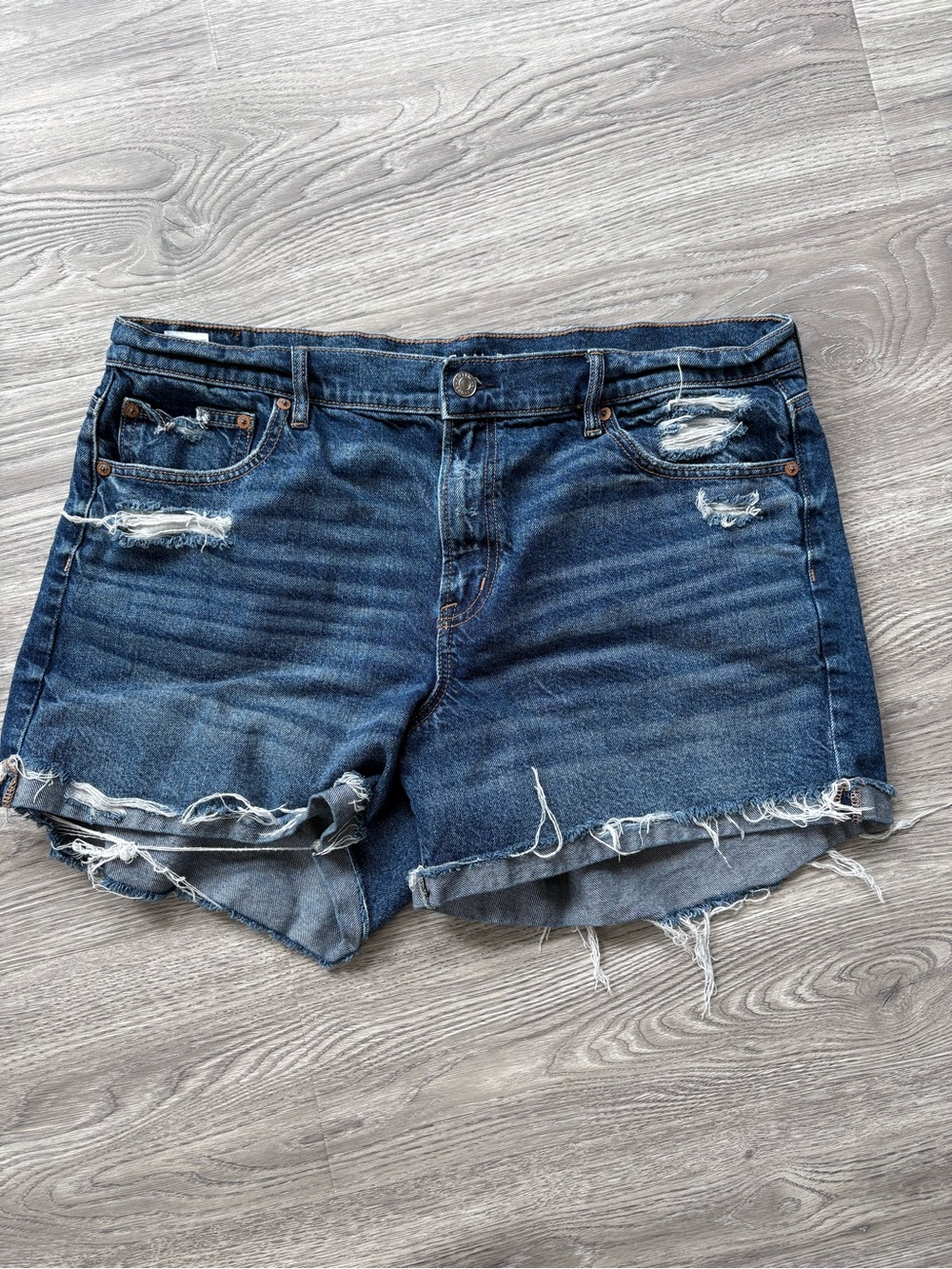 American Eagle Strigid Distressed Raw Hem Denim Shorts Size 16